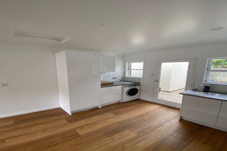 Photo of property in 1/17 The Parade, Island Bay, Wellington, 6023