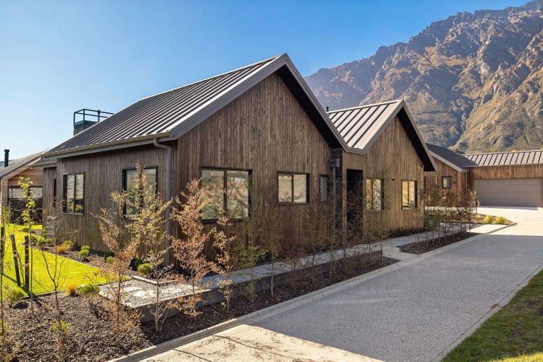 Photo of property in 30 Cunninghams Drive, Jacks Point, Queenstown, 9371