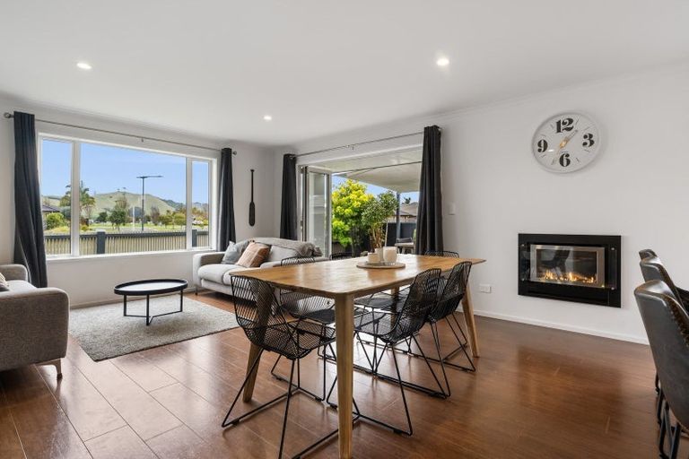 Photo of property in 17 Rainey Crescent, Papamoa Beach, Papamoa, 3118