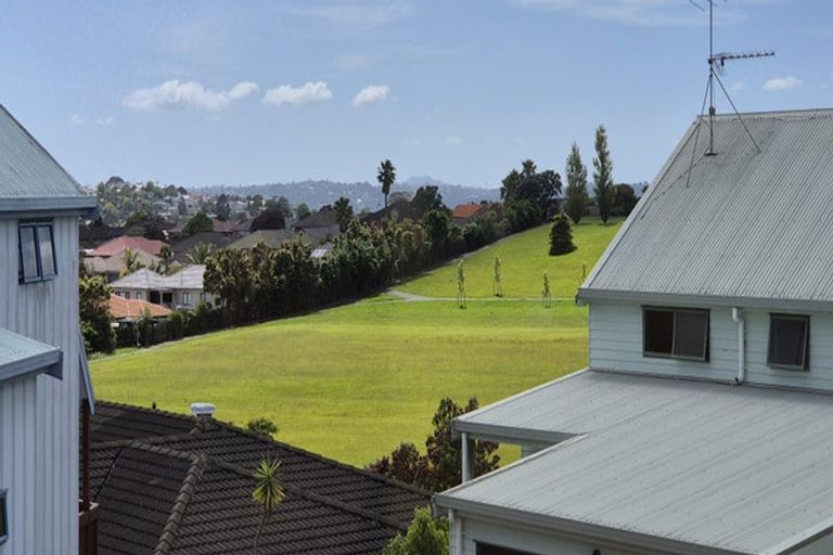 Photo of property in 2/485 Don Buck Road, Massey, Auckland, 0614