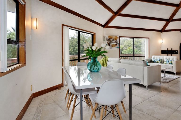 Photo of property in 201 Shaw Road, Titirangi, Auckland, 0604