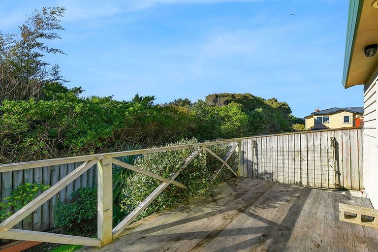 Photo of property in 16 Pohutukawa Grove, Titahi Bay, Porirua, 5022