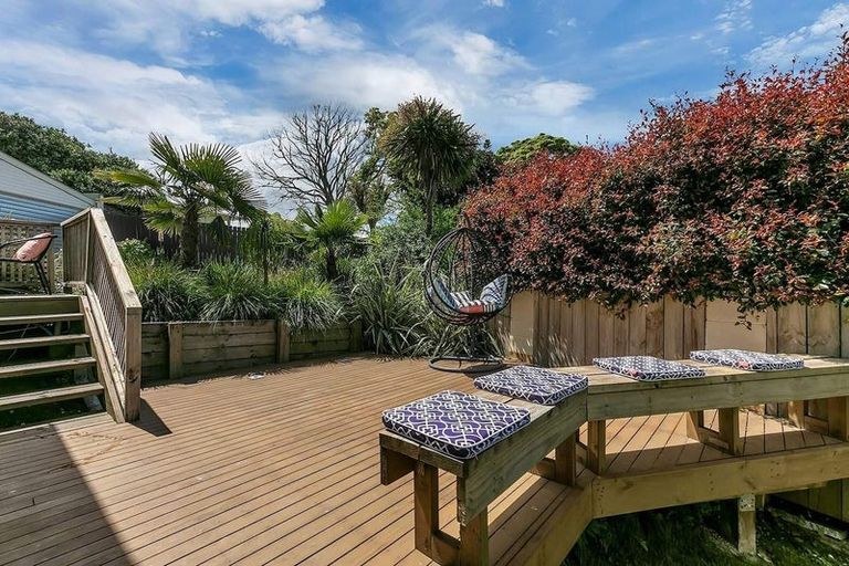 Photo of property in 21a Hatherlow Street, Glenfield, Auckland, 0629