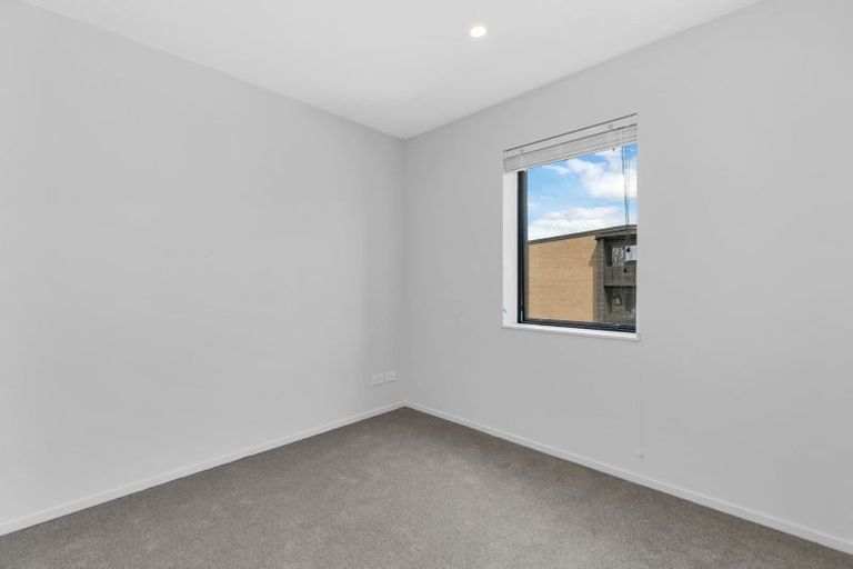 Photo of property in 25 Potter Avenue, Northcote, Auckland, 0627