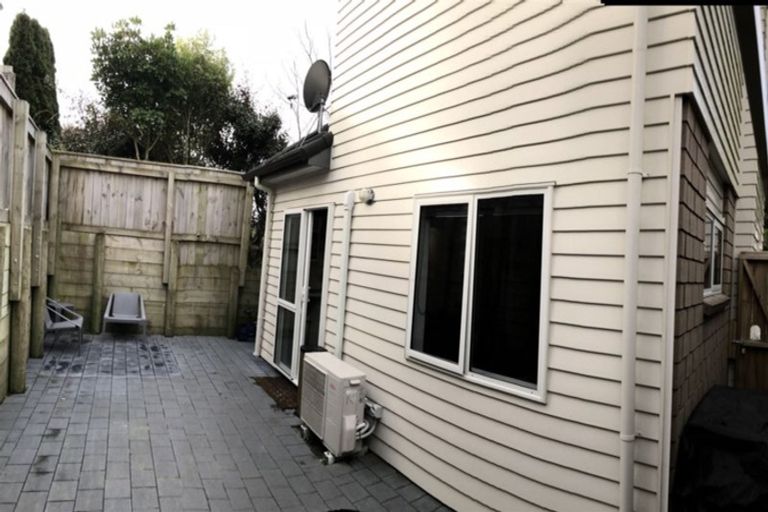 Photo of property in 16u3 Black Rock Road, Newlands, Wellington, 6037