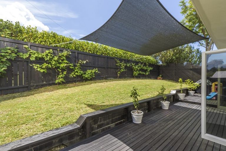 Photo of property in 22 Kiteroa Terrace, Rothesay Bay, Auckland, 0630