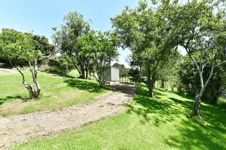 Photo of property in 379 Kiwitahi Road, Helensville, 0875