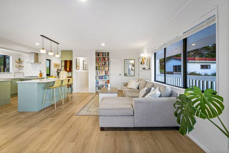 Photo of property in 10 Emery Grove, Bayview, Auckland, 0629