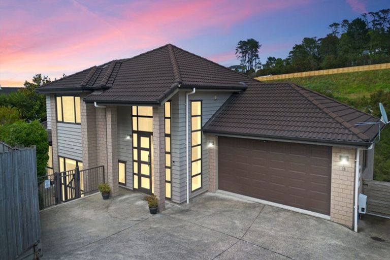 Photo of property in 13 Stubbs Place, Fairview Heights, Auckland, 0632
