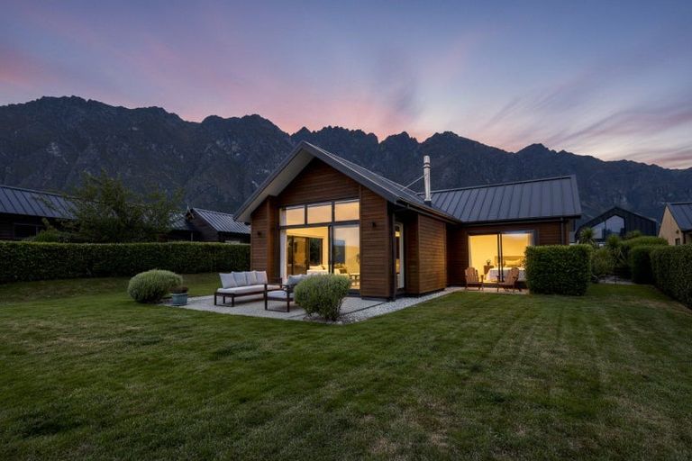 Photo of property in 3 Pioneer Court, Jacks Point, Queenstown, 9371