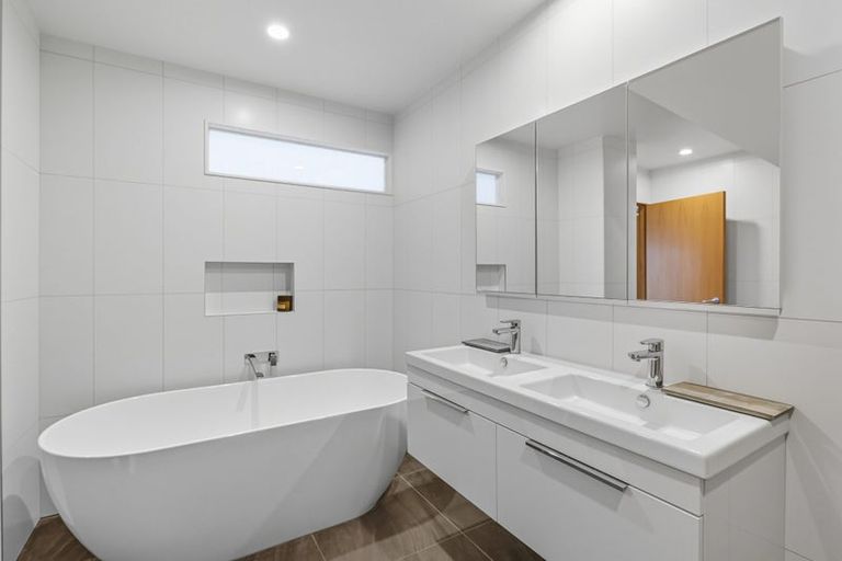 Photo of property in 2 Southleigh, Raumati South, Paraparaumu, 5032