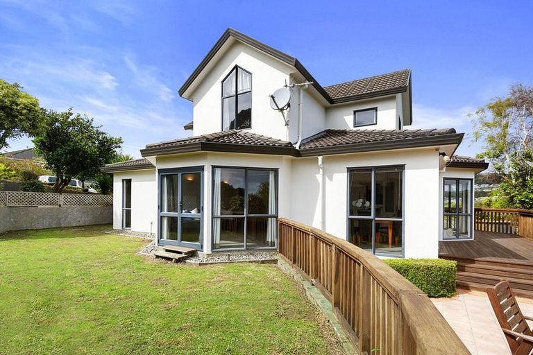 Photo of property in 6 Saunders Close, Whitby, Porirua, 5024