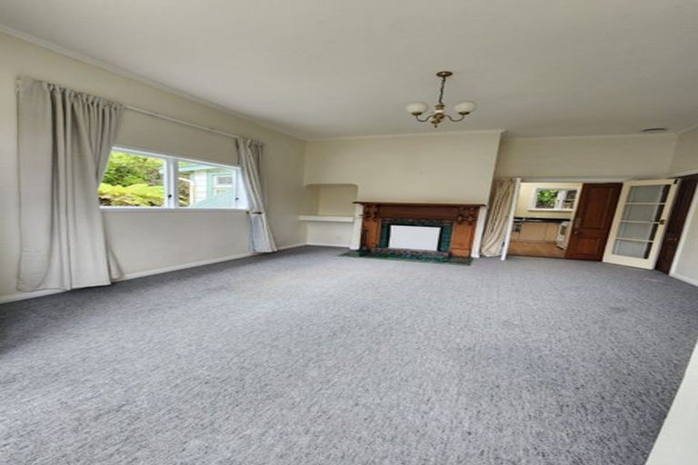 Photo of property in 140 Glenmore Street, Northland, Wellington, 6012