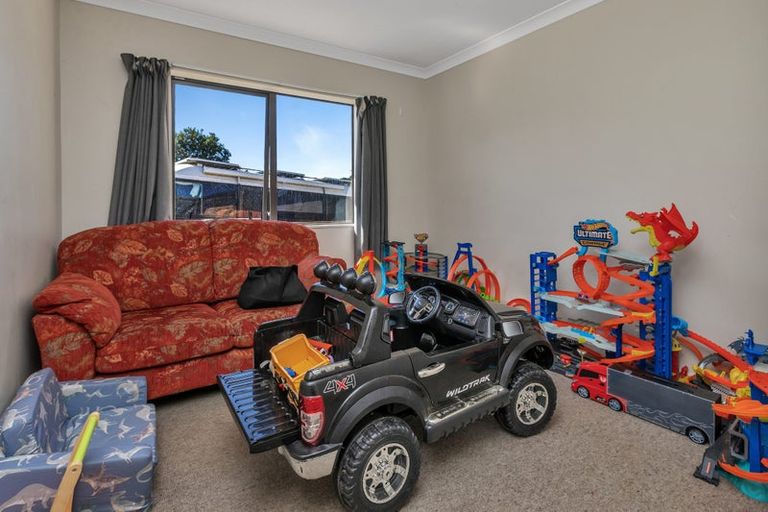 Photo of property in 92 Ridgeway Drive, Te Kamo, Whangarei, 0112