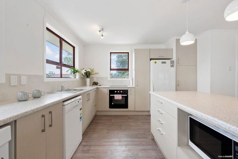 Photo of property in 35 Comet Crescent, Mangere, Auckland, 2022