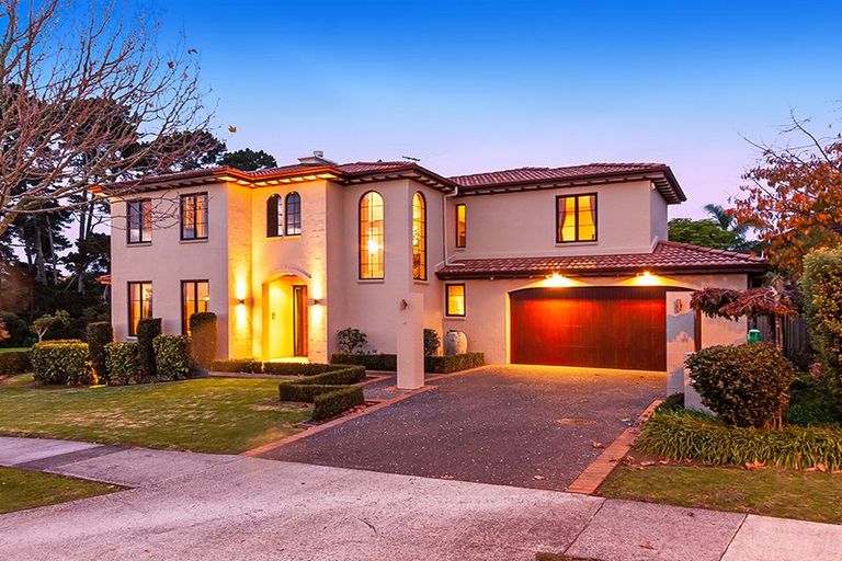 Photo of property in 124 John Brooke Crescent, East Tamaki Heights, Auckland, 2016