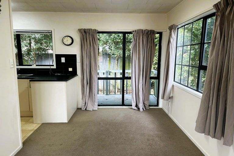 Photo of property in 69 Santiago Crescent, Unsworth Heights, Auckland, 0632