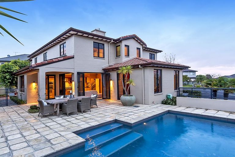 Photo of property in 124 John Brooke Crescent, East Tamaki Heights, Auckland, 2016