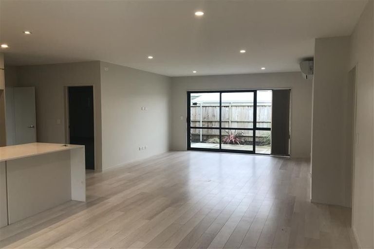Photo of property in 8 Gelderland Way, Karaka, Papakura, 2113