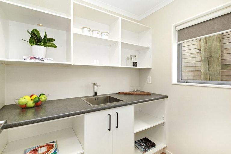 Photo of property in 127 Amesbury Drive, Churton Park, Wellington, 6037