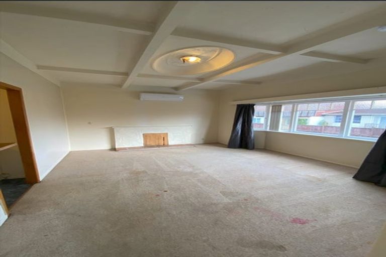 Photo of property in 3170 Great North Road, New Lynn, Auckland, 0600