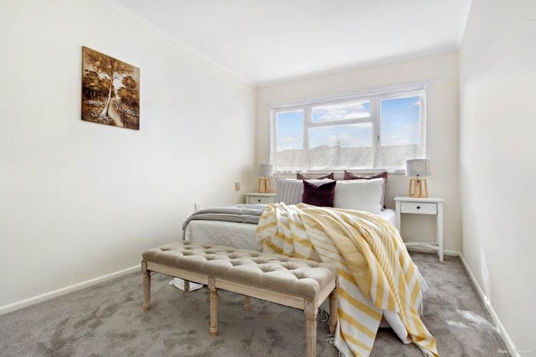 Photo of property in 3161 Great North Road, New Lynn, Auckland, 0600