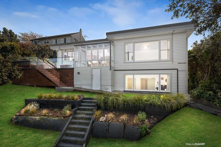 Photo of property in 15b Waru Street, Khandallah, Wellington, 6035