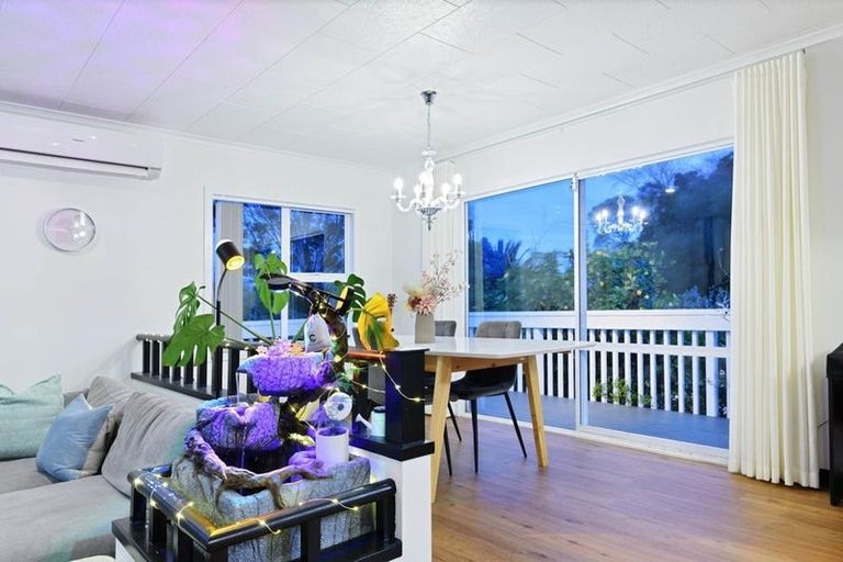 Photo of property in 37 Roberts Road, Te Atatu South, Auckland, 0610