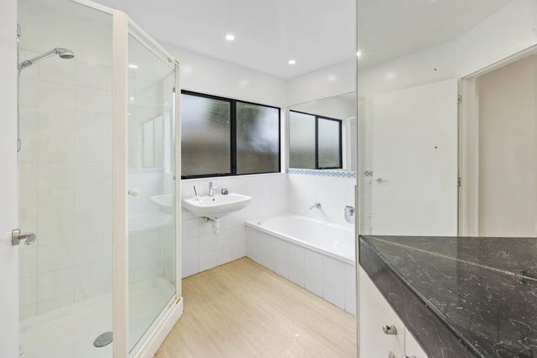 Photo of property in 2/4 Rogers Avenue, Eastern Beach, Auckland, 2012