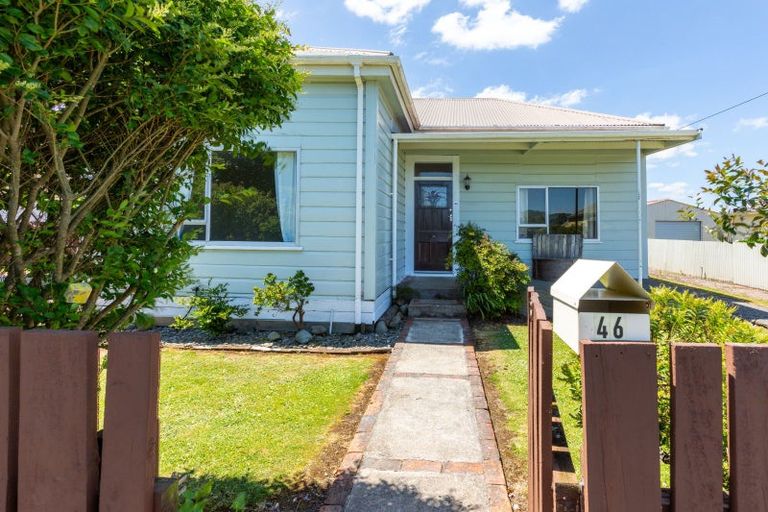 Photo of property in 46 Ross Street, Woodville, 4920