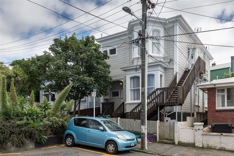 Photo of property in 4a/8 Howard Street, Mount Cook, Wellington, 6021