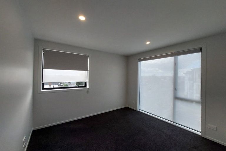 Photo of property in 1/1 Fruitvale Road, New Lynn, Auckland, 0600