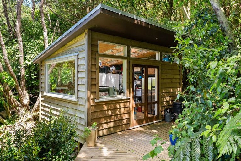 Photo of property in 7 Doris Gordon Crescent, Crofton Downs, Wellington, 6035