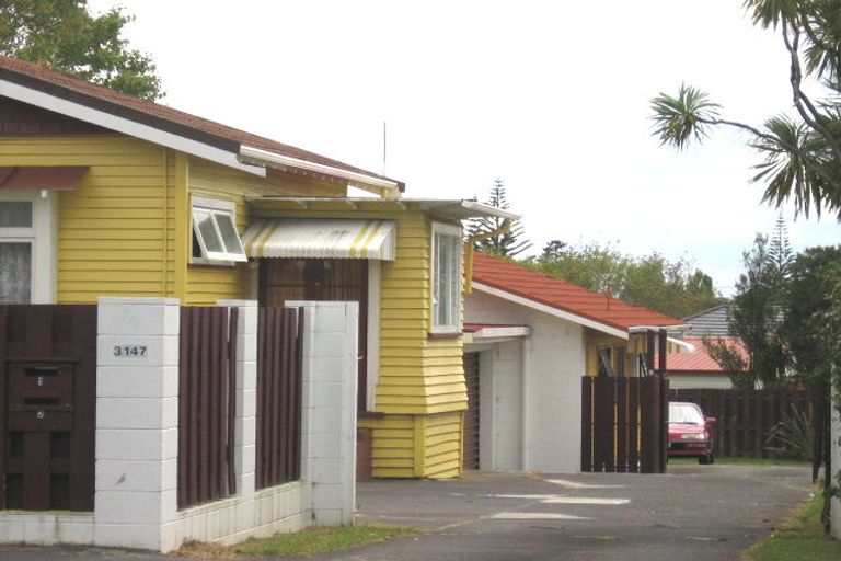 Photo of property in 3147a Great North Road, New Lynn, Auckland, 0600