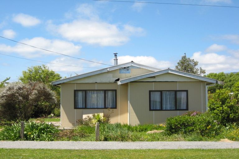 Photo of property in 33 Haselden Street, Westport, 7825