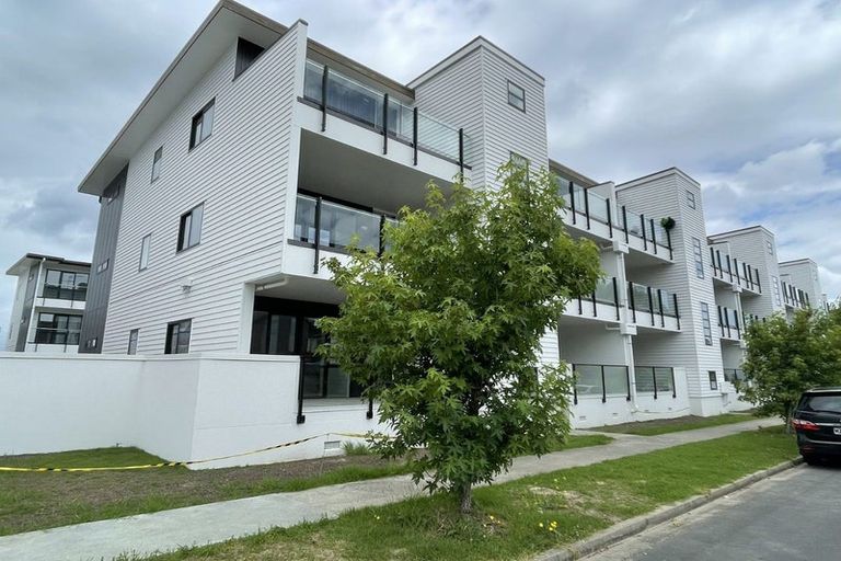 Photo of property in 4/11 Carlos Drive, Flat Bush, Auckland, 2016