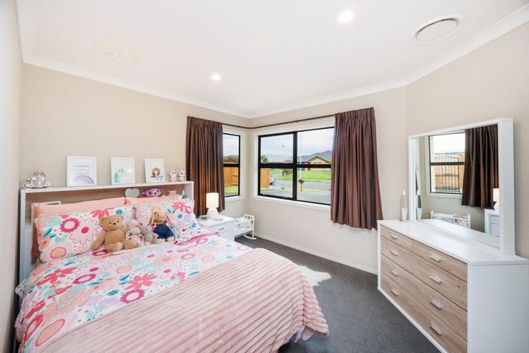 Photo of property in 35 Rosalie Terrace, Kelvin Grove, Palmerston North, 4414