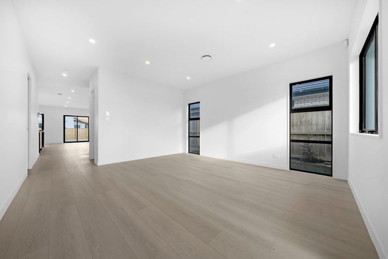 Photo of property in 30 Korowhiti Road, Clarks Beach, 2122