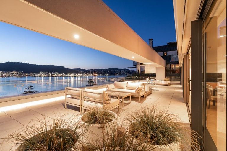 Photo of property in 2/308 Oriental Parade, Oriental Bay, Wellington, 6011