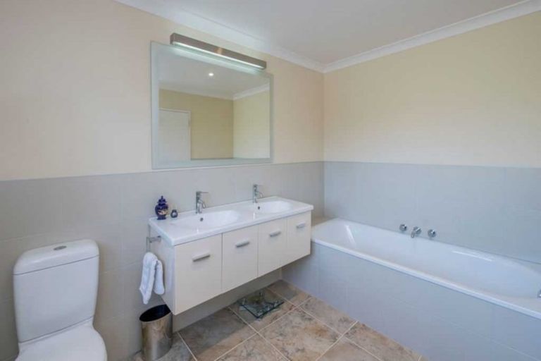 Photo of property in 2 Ngarara Road, Waikanae, 5036
