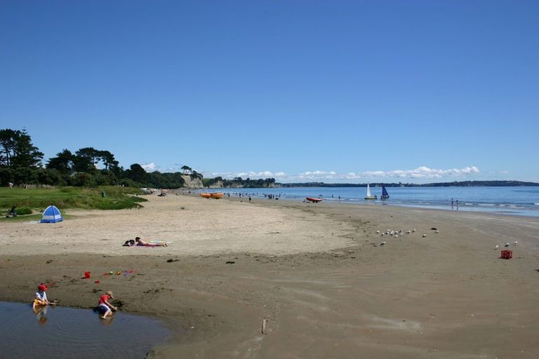 Photo of property in 2/112 Nigel Road, Browns Bay, Auckland, 0630