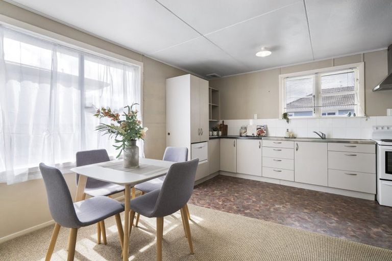 Photo of property in 55 Lismore Street, Merrilands, New Plymouth, 4312