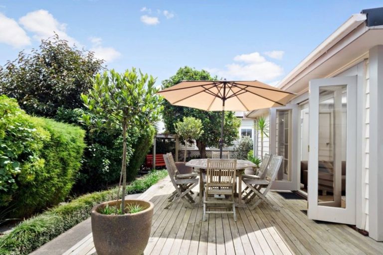 Photo of property in 95 Queen Street, Waiuku, 2123