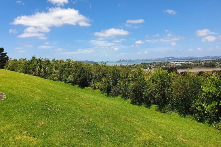 Photo of property in 27 Pahi Place, West Harbour, Auckland, 0618