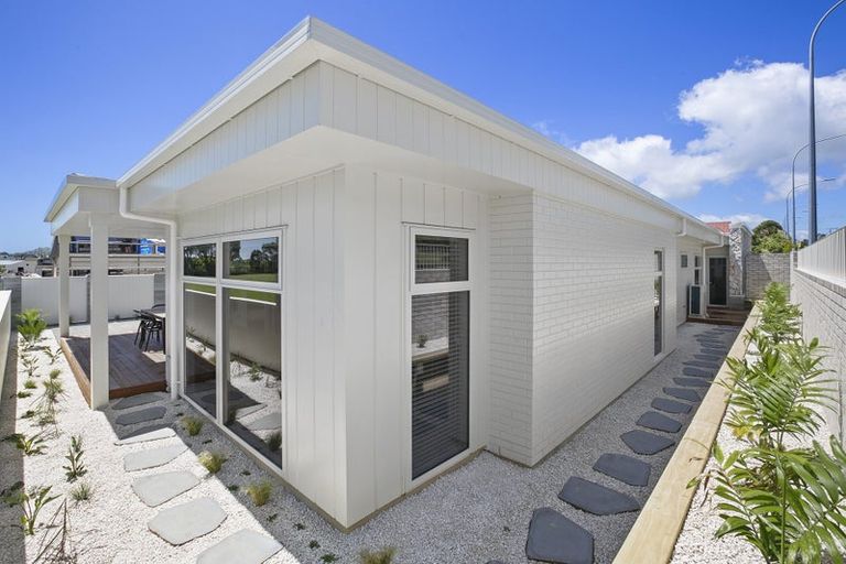 Photo of property in Mangorei Road, Strandon, New Plymouth, 4312