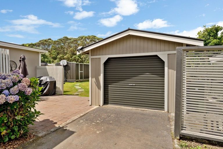 Photo of property in 16 Puriri Road, Waikanae, 5036