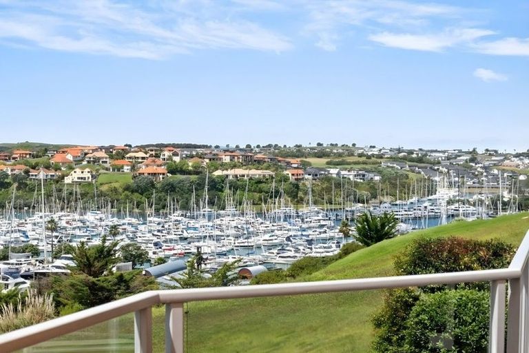 Photo of property in 64 Balboa Drive, Matakatia, Whangaparaoa, 0930