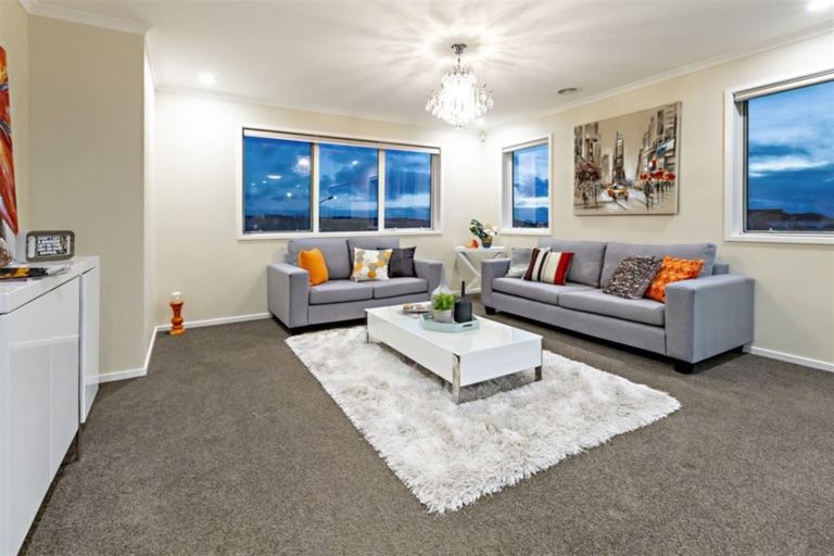 Photo of property in 33 Lucca Crescent, Flat Bush, Auckland, 2019