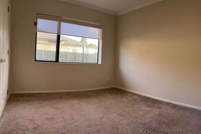 Photo of property in 16 Middlefield Drive, East Tamaki Heights, Auckland, 2016