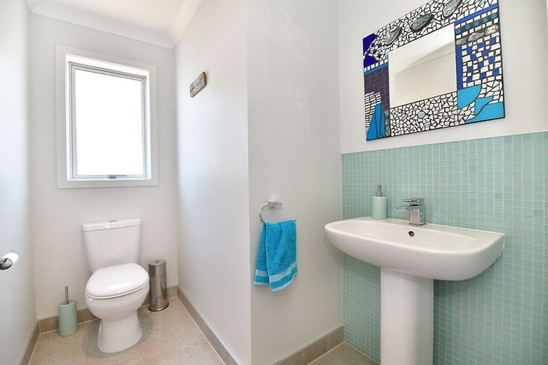 Photo of property in 38 Manhattan Rise, Orewa, 0931